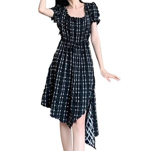 Gothic Plaid Dress Kvinnor Sommar Vintage Oregelbunden Party Fransk stil Puff Sleeve Kontrollera Square Collar Side Split Midi 210601