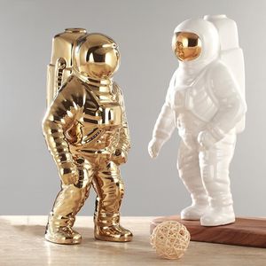Gold Space Man Scultura Astronauta Moda Vaso Creativo Moderno Cosmonauta in ceramica Ornamento Modello Giardino Statua Decorazioni per la casa 210414
