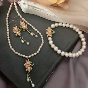 Pendant Necklaces Retro Light Luxury Elegant Literature And Art Fresh Water Pearl Orange Flower Necklace Dinner Dress Exquisite Accessories