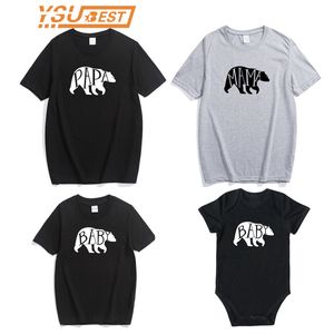 Pamuk Anne Baba T-shirt Doğan Bebek Kız Erkek Giysileri Bodysuit Sevimli Ayı Kıyafetler Aile Eşleştirme Yaz Giyim 210429