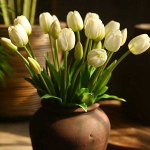 10 PCs de tulipas de toque reais artificiais, buquê de simulação para casa e escritório, flor falsa, decoração de casamento, decoração de jardim Y0728