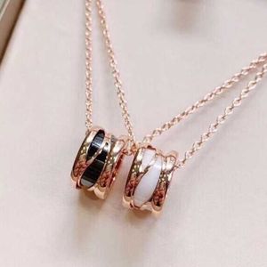 Nuovissimo argento moda oro rosa ceramica bianca gioielli di lusso donne diamante fiore ghiacciato perla croce Bzero1 collane da donna di design