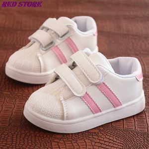 Röd 2 sneakers barn barn skor tjejer pojkar antislip mjuka botten bekväma barn sneaker toddler casualflatsports vita skor g1025