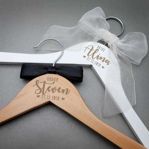 Personalized Wedding Hanger Bridal Shower Gift Engrave Name Wood Bridesmaid Groomsmen Laser Cut Dress 210702