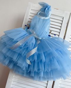 Ljusblå blomma flicka tutu klänning halter nacke knä längd prinsessa baby flickor pagera kappor puffy första gemenskapens födelsedag formell fest slitage ärmlös sash