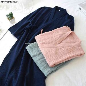 NHKDSASA Couple's Bath Robe Women Kimono Spring And Summer Nightgown Cotton Kimono Bathrobe Men Robe Home Service Pajamas 210831