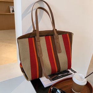 Stor kapacitet randig kontrastdesign Totes damtrend Canvas Axelväska Retro enkelhet stil Tote handväska travl Handväska