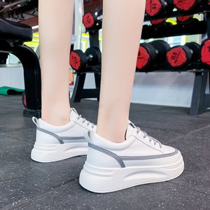 2021 Tasarımcı Kadın Koşu Ayakkabıları Siyah Gri Yansıtıcı Moda Bayan Eğitmenler Spor Sneakers Yüksek Kalite Boyutu 35-40 WQ
