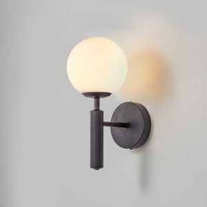 Lampada da parete moderna con sfera di vetro per camera da letto Decorazione domestica Comodino Studio Luci di lettura Bronzo Nero Scale Illuminazione AC85-265V 210724