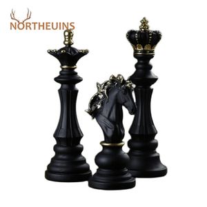 NORTHEUINS Harz Retro International Schach Figur für Innen König Ritter Skulptur Home Desktop Dekor Wohnzimmer Dekoration 210811