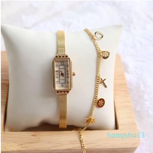 Ljus lyx retro japansk rörelse mode klocka rektangulära snidade små guld klockor kvarts armband armbandsur för kvinnor