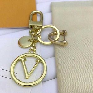 2024 Anahtarlık Tasarımcı Anahtarlık Kadınlar Erkek Anahtar Cazibesi Yeni Luxurys Tasarımcıları Anahtar Zincir Mektuplar Unisex Hediye