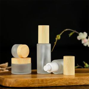 Bottiglia di vetro smerigliato Vaso per crema per il viso Bottiglie per pompa spray per lozione Contenitore cosmetico ricaricabile 20 ml 30 ml 40 ml 60 ml 80 ml 100 ml con coperchio in legno di plastica imitato