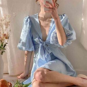 Sommar Kvinnors Fashion Bubble Sleeves Sexig V-Neck Lågskuren temperament Plaid Blue Dress Women 210529