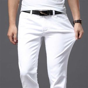 Brother Wang Män Vit Jeans Fashion Casual Classic Style Slim Fit Soft Byxor Man Märke Avancerade Stretch Pants 211111