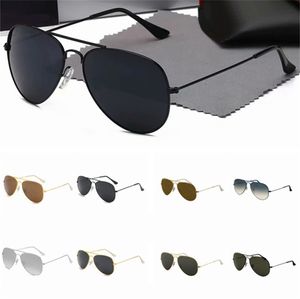 Fashion Classic Brand Sale Luxury Designer Solglasögon för Mens Vintage Pilot Sun Glasses Metal Frame UV400 Men Kvinnor Solglasögon med låda