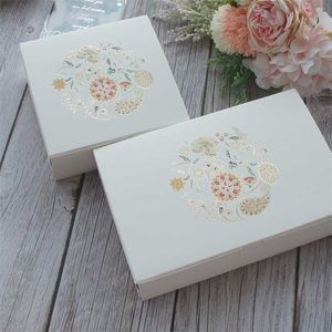 2 Size White Gold Flower Round 10pcs Macaron Chocolate Paper Box Wedding Favor Christmas Birthday Party Gifts Packaging 211108