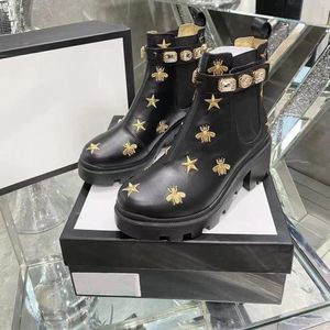 Mulheres desenhador botas de couro de couro deserto bota flamingos amor seta seta sapatos de inverno luxo com logotipo grande tamanho