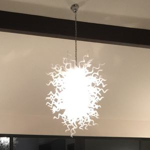 Italien Handgjorda hängande lampor Ny design Modernt blåsglas Twist ljuskrona belysning vit färg lång för matsal 32 eller 48 tum