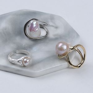 女性のための天然淡水バロックケシの不規則な形の真珠のリングの宝石類のデザイン