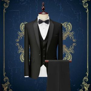 New Men Tuxedo Sontuoso Prom Abito da sposa slim fit Casual Blazer rosso + Vest + Pantalone Solido collo a scialle Costume da sposo Homme X0909