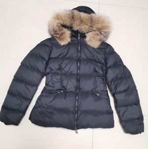 Kvinnor Nylon Short Down Jacket Mental dragkedja fickor Bältet Var varm kappa klassisk designer Lady Fur Hood Long Winter Outwear