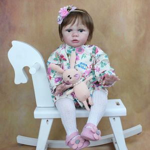 60 cm mjuk silikon återfödd baby flicka docka färdig tyror tyg kropp leksak realistisk 24 tum prinsessan toddler 3d-färg hudton Q0910