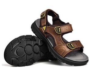 Mens Luxurys Sandaler Äkta Läder Strand Män Casual Skor Utomhus Sandal Boys Sko Designer Plus Storlek 38-46