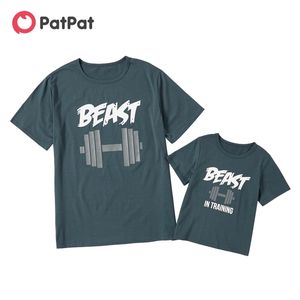 Arrival Beast Letter Print Dark Blue T-shirts for Dad and Me 210528