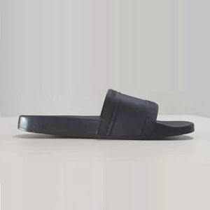 Europejska marka kapcie moda mężczyzna kobiet sandały w paski przyczynowe antypoślizgowe letnie klapki huaraches dobry ROZMIAR 38-46