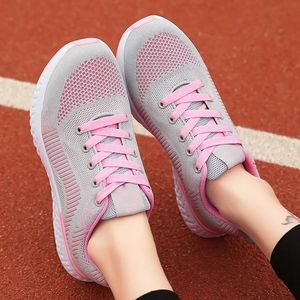 2021 Mulheres Correndo Sapatos Preto Branco Criado Rosa Moda Feminina Trainadores Respiráveis ​​Esportes Sneakers Tamanho 35-40 12