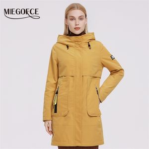 女性のためのMiegofceの女性のジャケットの防風コートのフードジャケットポケットが付いている春のParka windbreakerは膝の長さ210812を持っています
