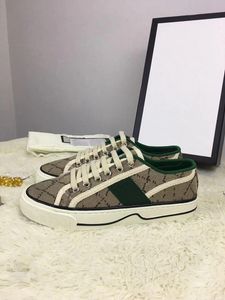 classic Casual Shoes Tennis 1977 Men Womens Luxurys Designers Shoe Lady Italy Green And Red Ace Bee Embroidery Stripes Rubber Sole Leisure