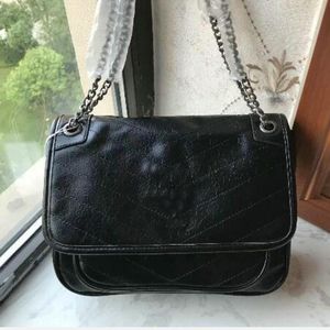 2021高品質の女性の黒い金属チェーン袋の便利な革の純粋な黒のカレッジバッグ