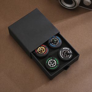 Box and 4 Pcs Racing Tire Set Keychain Luxury Mini Simulation Tire Pendant Men and Women Car Key Chain Ring Gift For Friend 220228