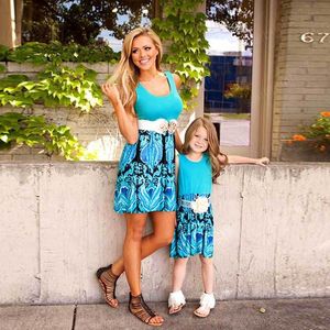 Familie Passende Outfits Mutter Tochter Kleider Kinder Kleidung Mädchen Kleidung Sommer Baumwolle Blume Kinder Strand Kleid Casual Kind Tragen