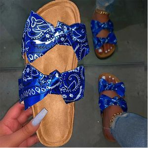 Bandana Rutschen Für Frauen 2021 Kuh Fliege Sandalen Sommer Graffiti Flast Schuhe Flache Großhandel Drop Hausschuhe