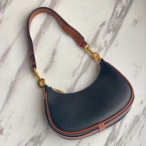 Högkvalitativ lyxdesigner retrostil Half Moon väska Justerbart spänne design axelrem dam handväska Svart brunt läder väskor