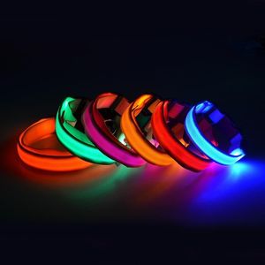 Dog Collars Smycze 1 sztuk LED Collar Noc Bezpieczeństwo Miga Glow W Dark Leash Dogs Puppy Fajne Produkty Pet Produkty Akcesoria