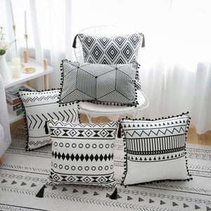 Kussen decoratief kussen eenvoudige sofa decoratieve kussenhoes witte zwarte rechthoek zachte boho geometrische pom bal fringe case1