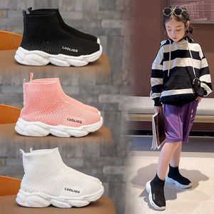 Flickor Boys Spring Sportskor 2021 Nya Barn Koreanska High-Top Socks Skor Kids Soft-Soled Sticka Skor Studenter Sneakers G1025