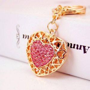 Breloki Rhinestone Hollow Hollow Love Heart Kluczowe łańcuchy Pierścionki Torba Brelok Moda Akcesoria bagażowe Wisiorek do Breaking Samochodów