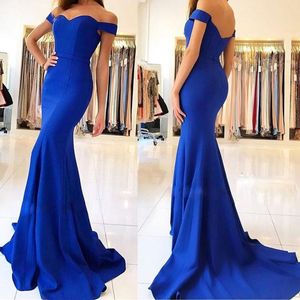 2021 Sexig av axeln Mermaid Bridesmaid Dresses Plus Size Satin Long Maid of Honor Gowns Wedding Guest Party Dress