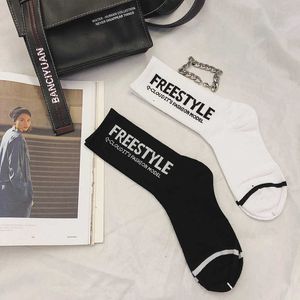 Brand New INS Cotton Black White Letters FREE STYLE Crew Men Socks Sports High HIP HOP Skateboard Blaze Street Happy Long Sox X0710