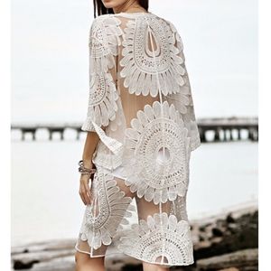 Paris Girl Summer Swimsuit Lace Hollow Crochet Beach Bikini Cover Up Women Tops Swimwear Dress White Tunic Shirt 210524