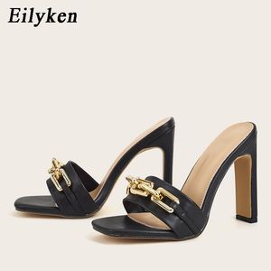 Eilyken 2021 Nova Moda Big Chains Mulheres Chinelos Square Toe Slip em Slides Summers Praia Square Salto Chinelos Sapatos Preto Pink C0410