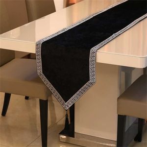 Chinese high-end tablecloth flag shoes cabinet cover cloth European velvet bed runner simple color table cloth 211109