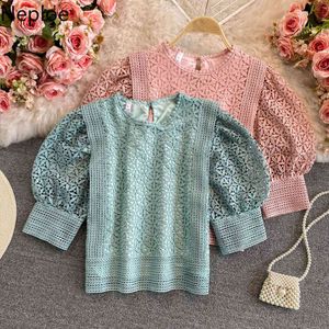 NEPLOEVINTAGE KVINNOR FLOUSES O-Neck Puff Sleeve Crochet Floral Shirts Chic Hollow Out Blouse Lace Sweet Temperament Tops Femme 210422