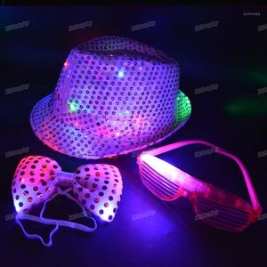 Desgaste De Flash al por mayor-Fedora LED Lentejuelas de lentejuelas Luz Jazz Cap Hip Hop Sombrero Gafas de ojos Use Lazo Brillante Partido Decoración para el hogar Decoración de cumpleaños