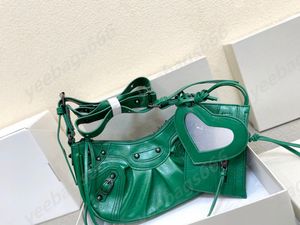 Moda Çanta Lady Cagole Perçin Deri Yarım Hilal Bir Omuz Çapraz Çanta Tasarım Pileli Saddle Messenger Sikke Çanta Çanta